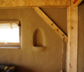 Clay plaster with niche detail